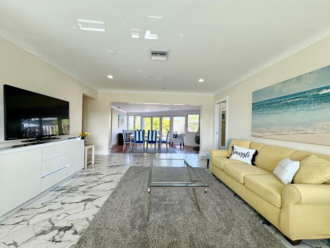 Building Photo - 999 SE 6th Terrace