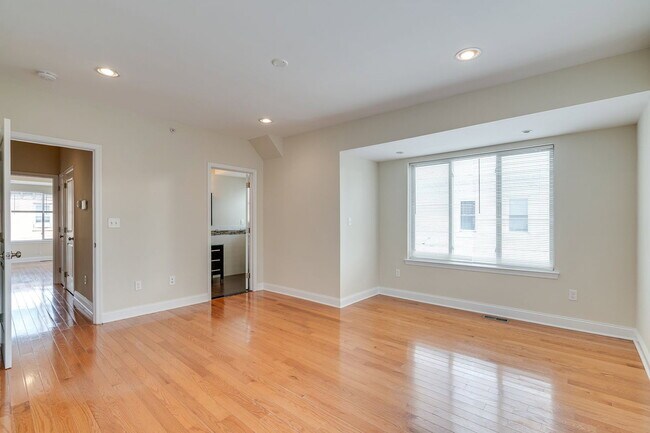 Building Photo - 917 S 18th St