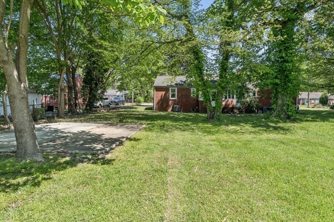 Building Photo - One Level, 2 Bedroom Unit in Kingsport