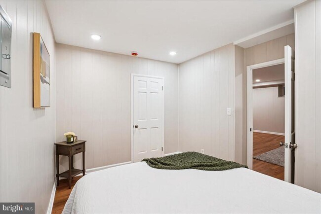 Building Photo - 4642 31st Rd S