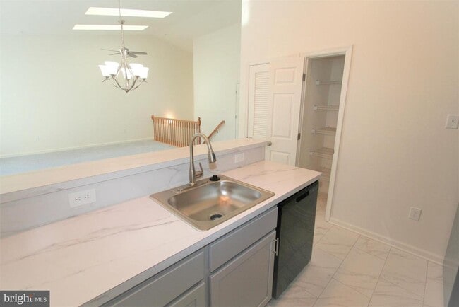 Building Photo - 14225 Jib St