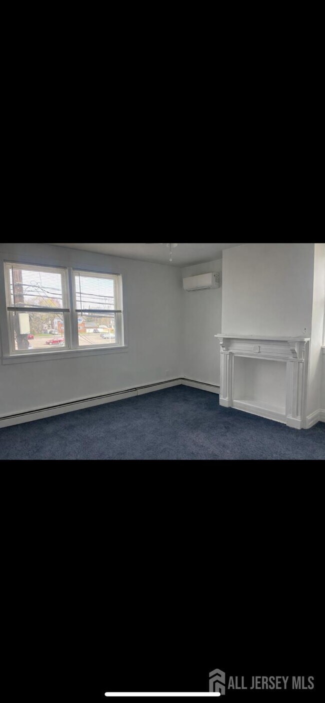 Building Photo - 110 Oak Tree Ave