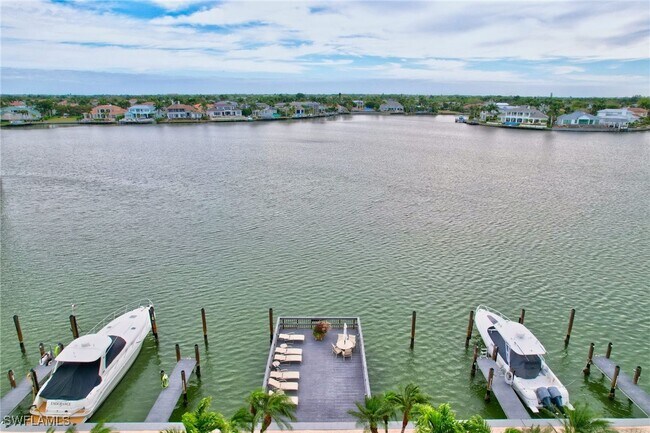 Building Photo - 3500 Gulf Shore Blvd N