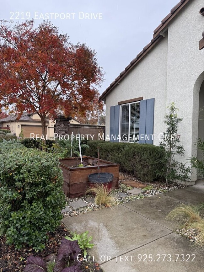 Building Photo - Charming 3-Bed, 2-Bath Single Story with S...