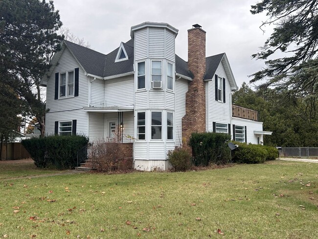 Building Photo - 2707 Forest Ave