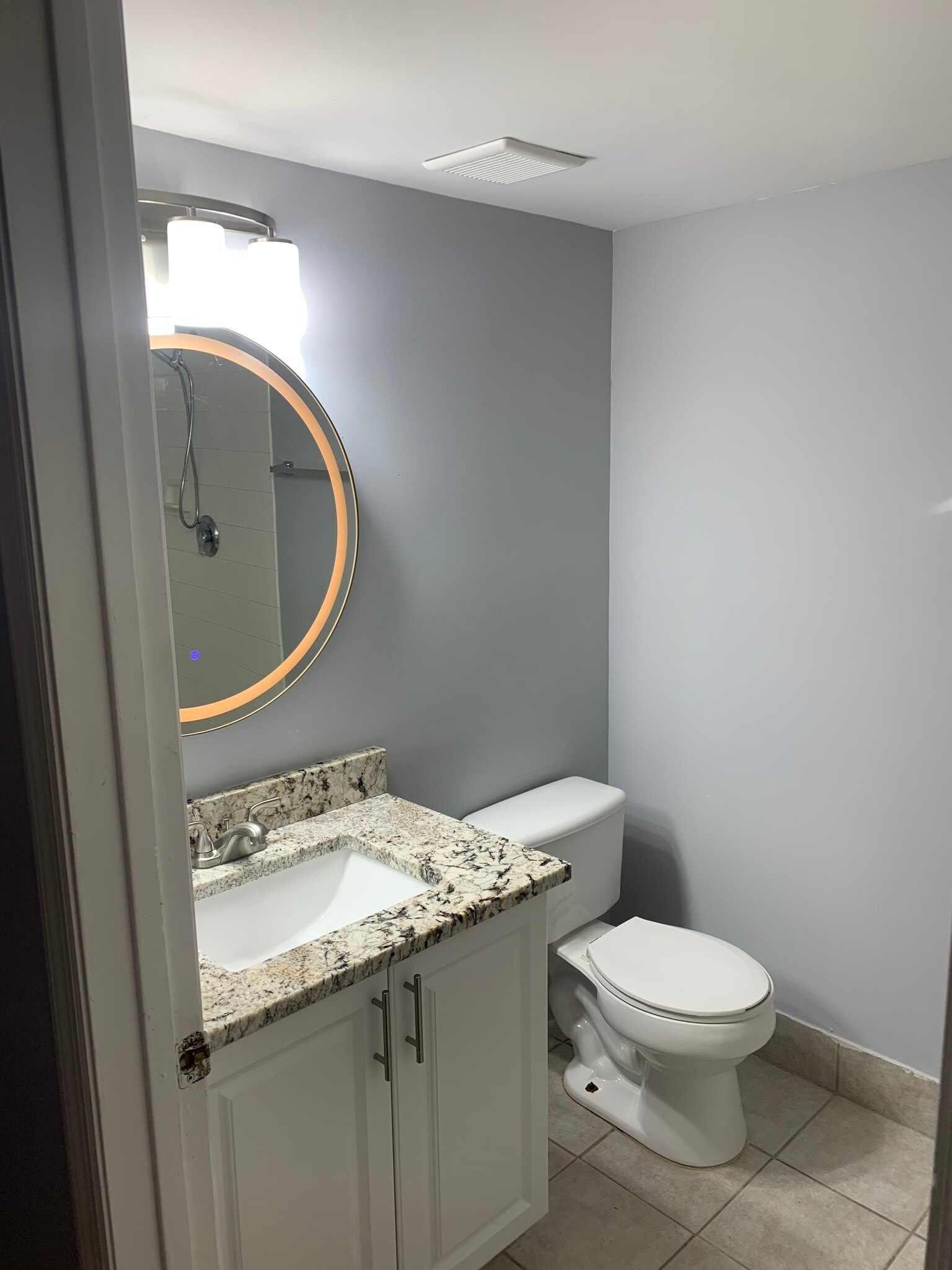 2nd bathroom - 900 Crestwood Ct S