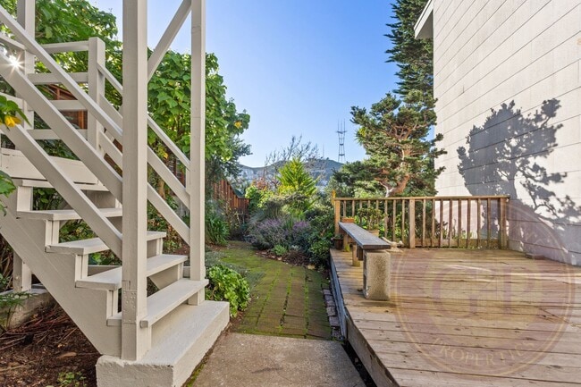 Building Photo - Collingwood Street - 450-452