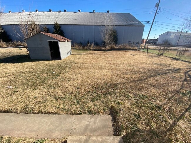 Building Photo - Welcome Home!!