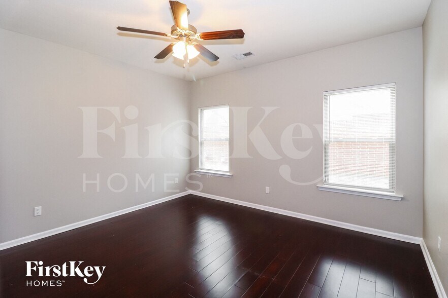 Building Photo - 4160 Bedford Valley Ln