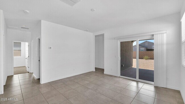 Building Photo - 40035 W Shaver Dr