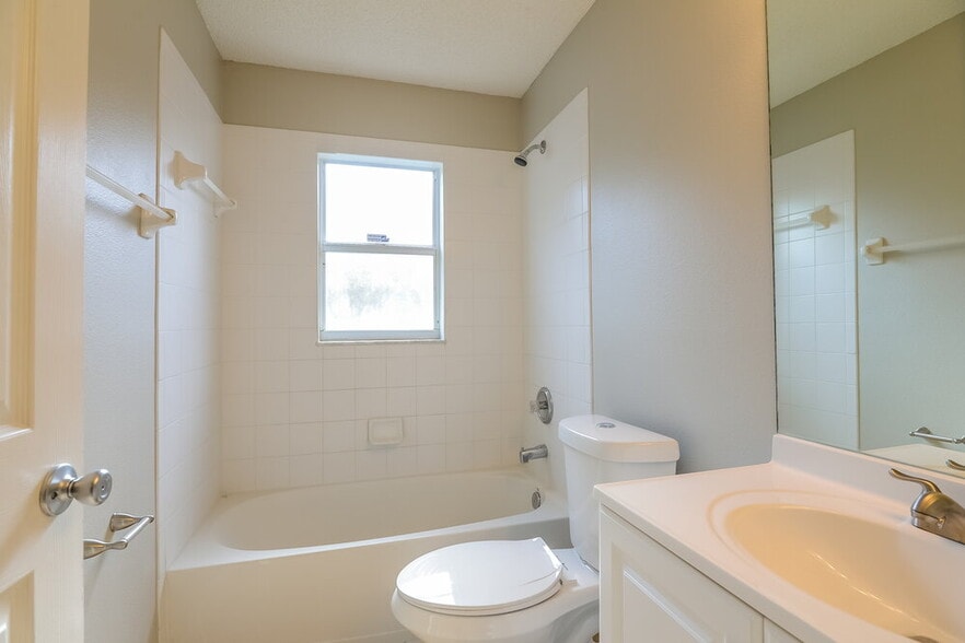 Building Photo - 8710 Morrison Oaks Ct