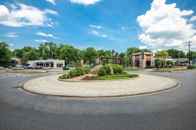 Building Photo - 312 Sloan Rd