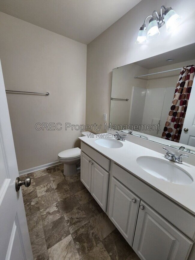 Building Photo - 260 Hyrne Dr