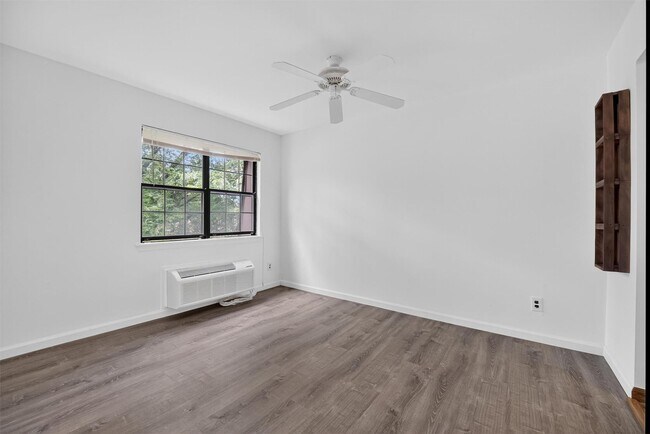 Building Photo - 424 Carpenter Ave