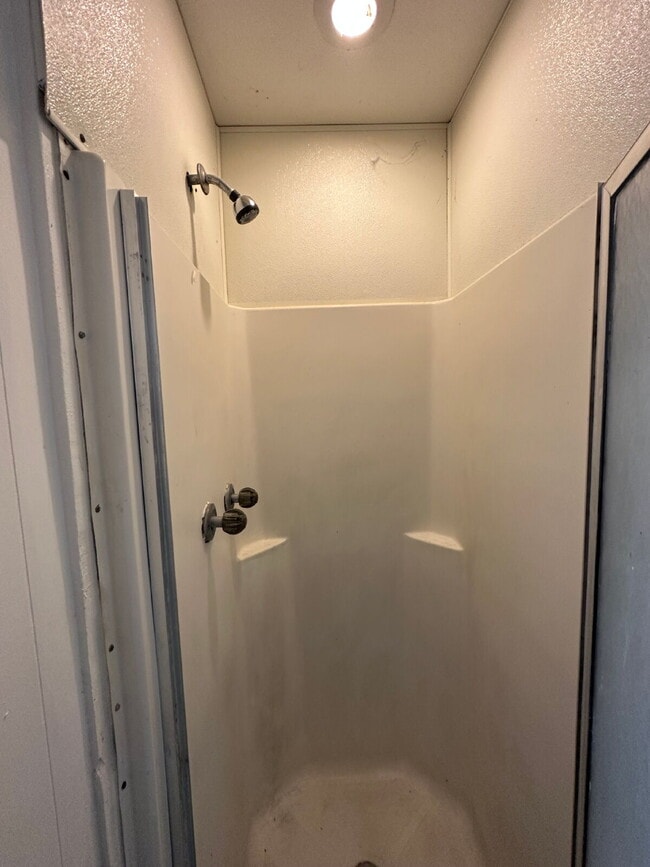 Building Photo - Newly remodeled property!