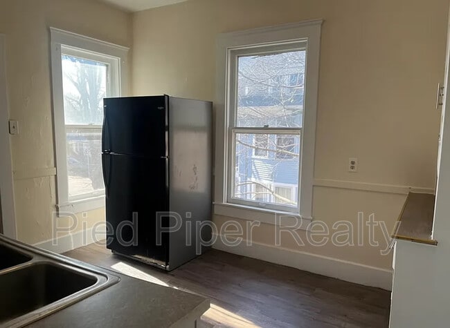 Building Photo - 404 E Prospect Terrace