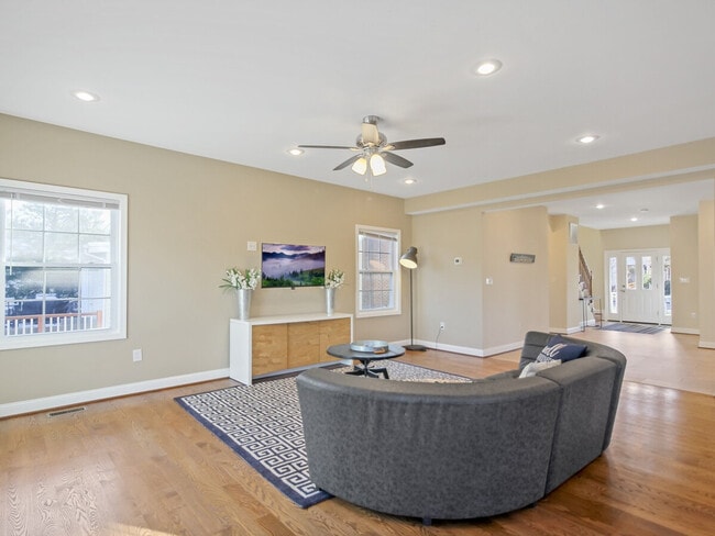 Building Photo - 624 US-29