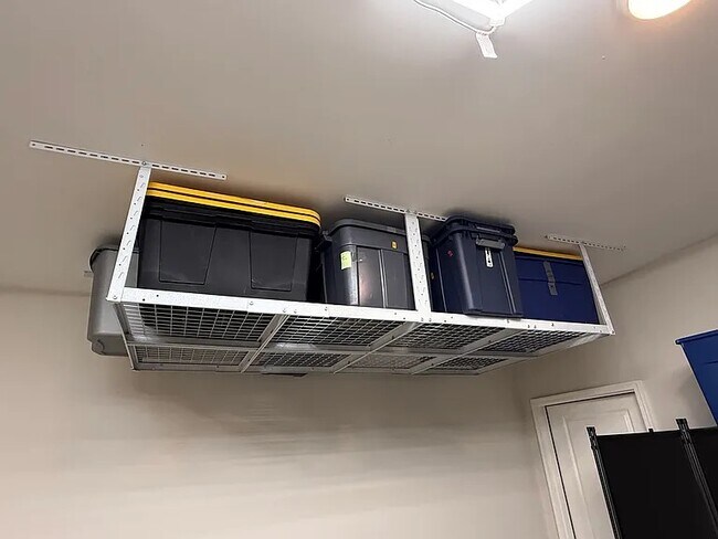 Building Photo - 300 N Rayleigh Dr