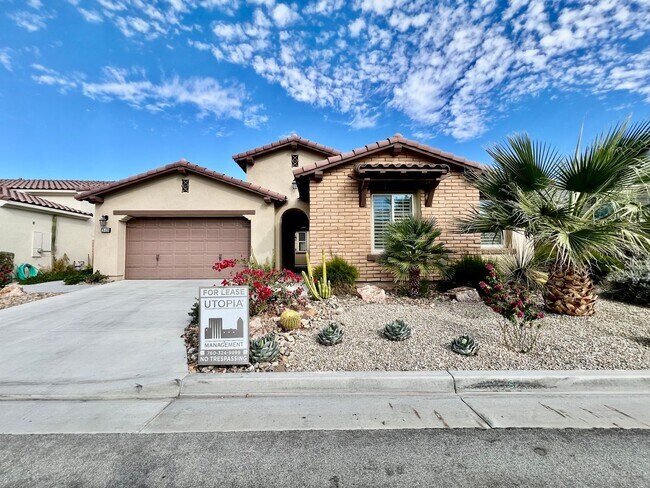 Building Photo - AVAILABLE NOW!! STUNNING 4 Bed/ 3.5 Bath POOL HOME in La Quinta!