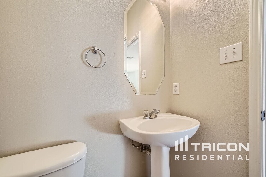 Building Photo - 6269 Trinity Creek Dr