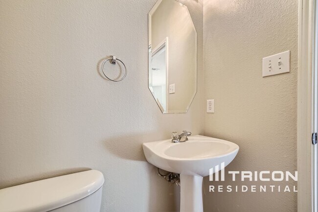 Building Photo - 6269 Trinity Creek Dr
