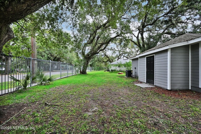 Building Photo - 3702 Wood Creek Ln