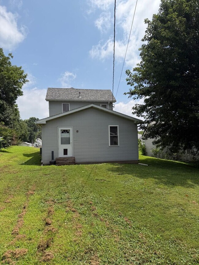 Building Photo - 1323 N 3rd St