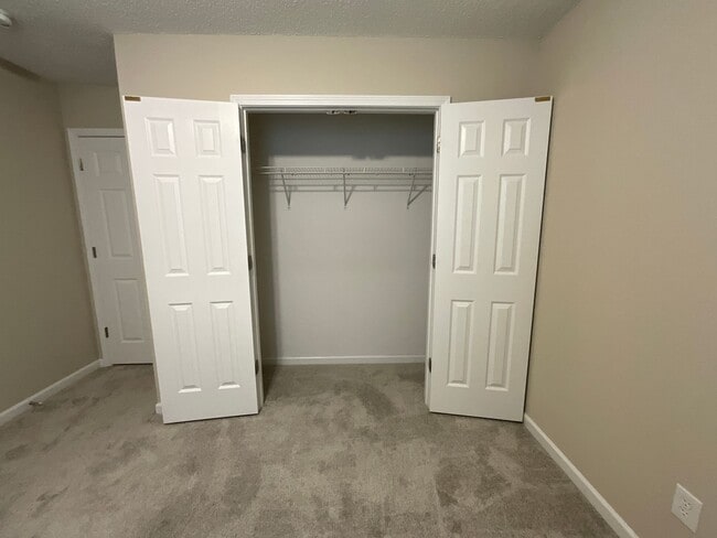 Building Photo - Ready to View! Updated 3/2 Home High Point...