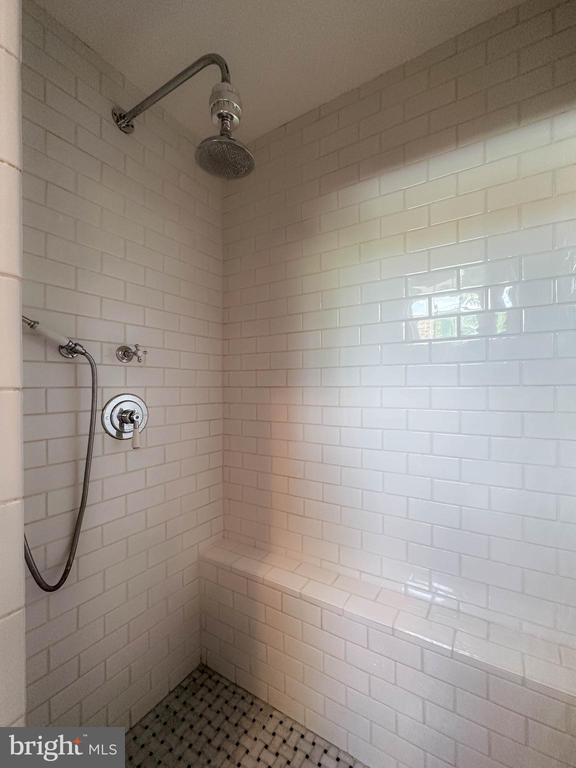 Building Photo - 217 S Lee St