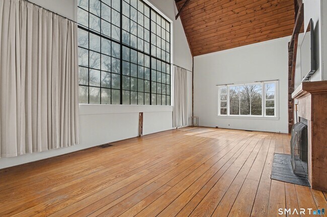 Building Photo - 42 Picketts Ridge Rd