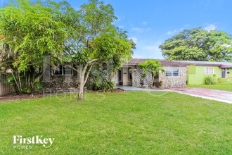 Building Photo - 7560 Venetian St