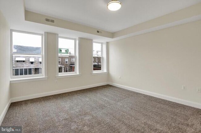 Building Photo - 2420 Callow Ave