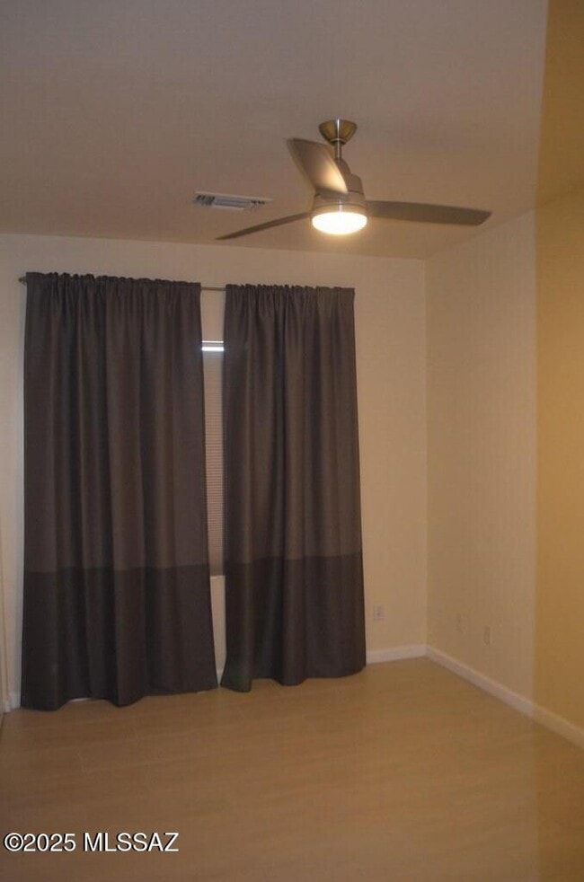 Building Photo - 942 S Suncove Dr