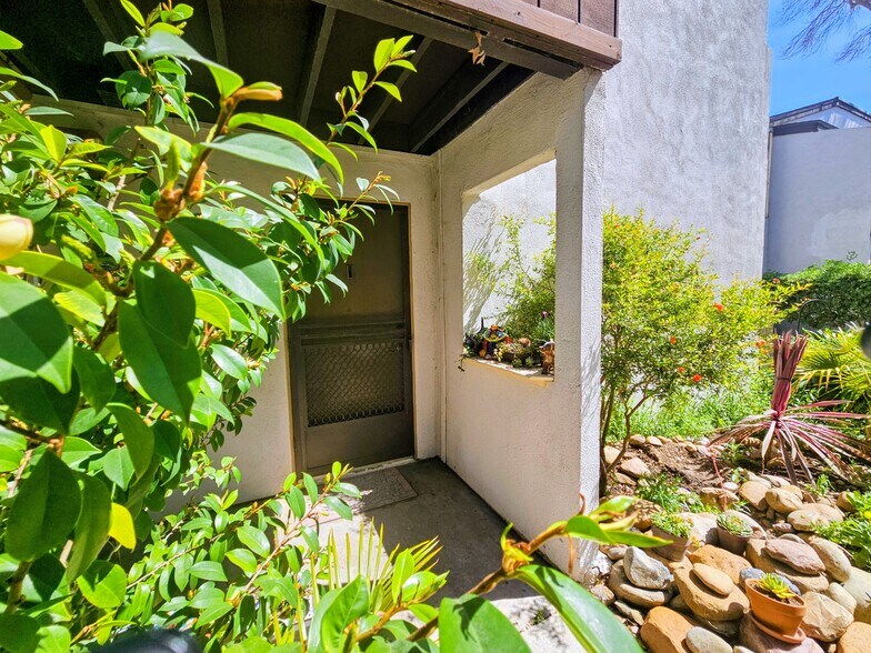 Building Photo - 8027 Caminito de Pizza