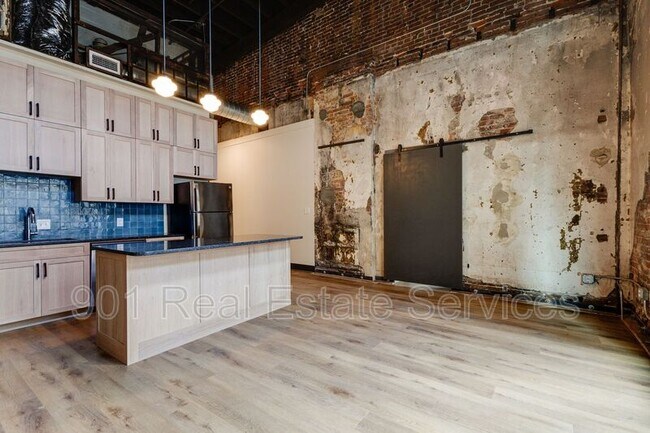 Building Photo - 124 Monroe Ave