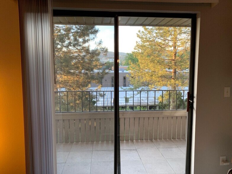 Building Photo - 530 S 400 E