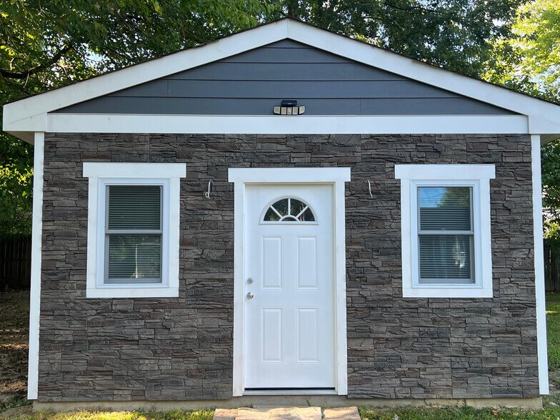 Building Photo - 6032 Clames Dr