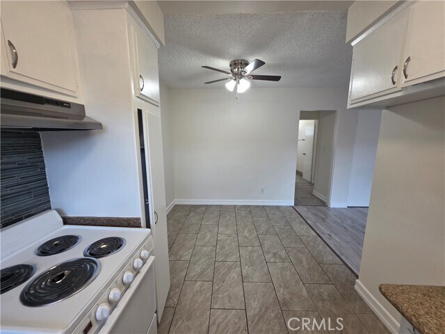 Building Photo - 15436 Vanowen St
