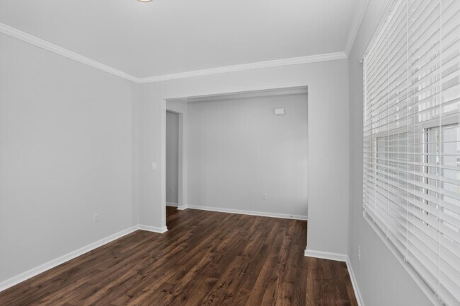 Building Photo - 383 King Vlg