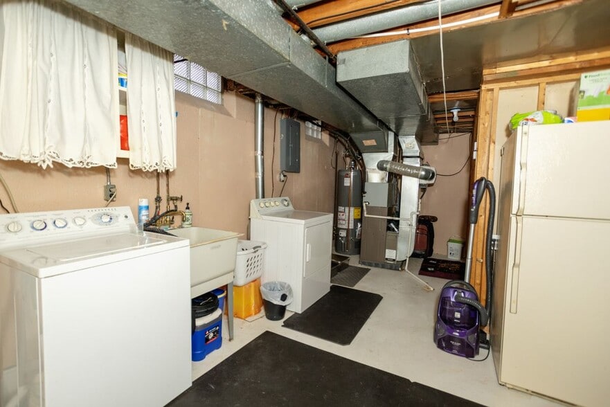 Building Photo - 28115 Little Mack Ave