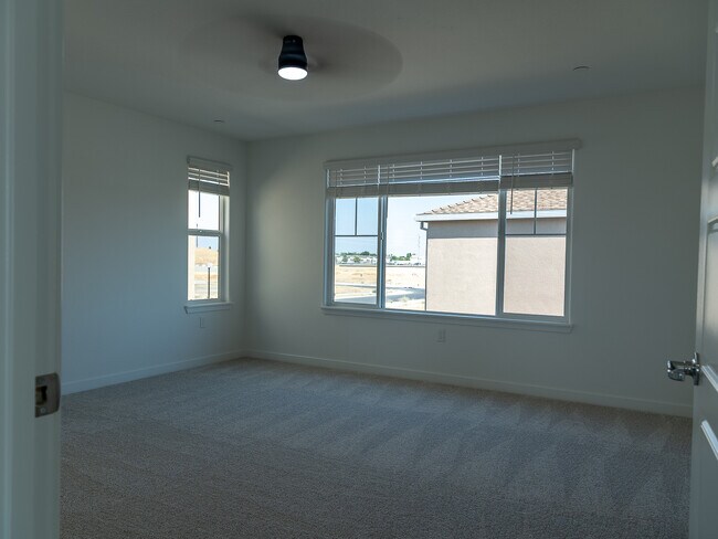 Building Photo - 3596 Kona Kai Wy