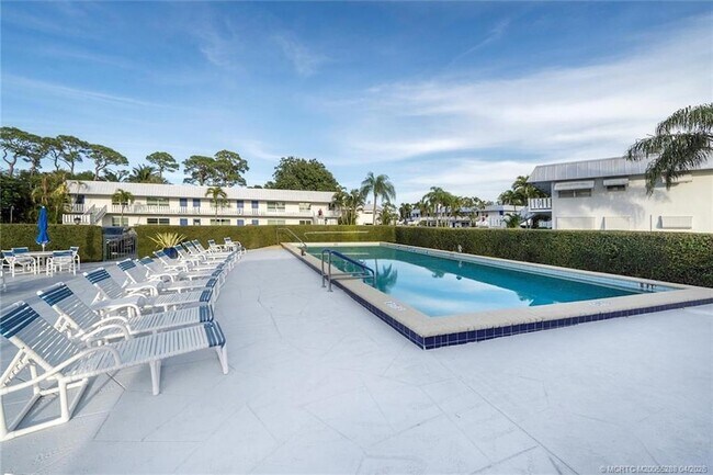 Building Photo - 2929 SE Ocean Blvd