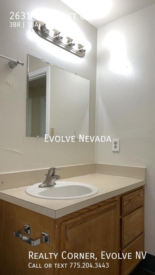 Building Photo - Cute and Comfy 3-Bed, 1-Bath Duplex in Spa...