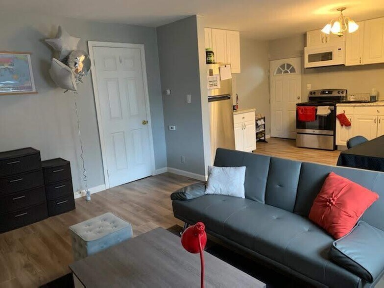 Open concept kitchen/living room - 37 Drew Ave