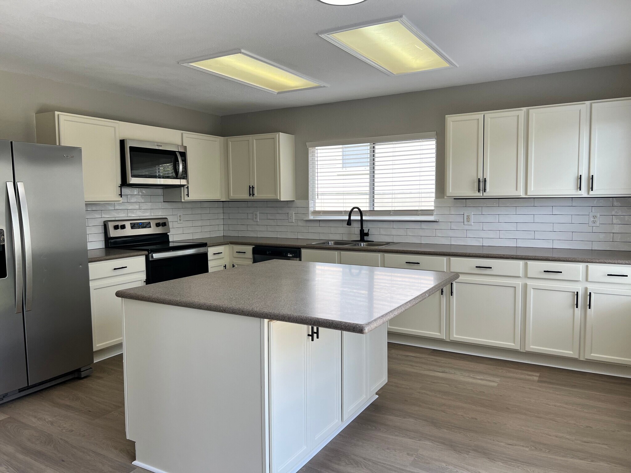 Building Photo - 6814 Knights