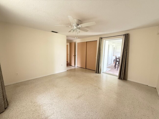 Building Photo - 2/2 with Fenced Yard, Garage and Laundry, Available Now!