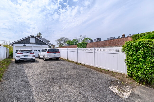Building Photo - 291 Delavan Ave