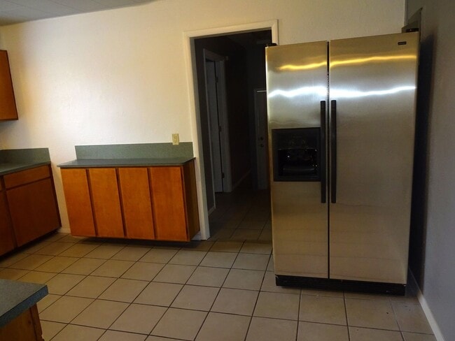 Building Photo - Coming Soon - Cute & Convenient Springfield Home.