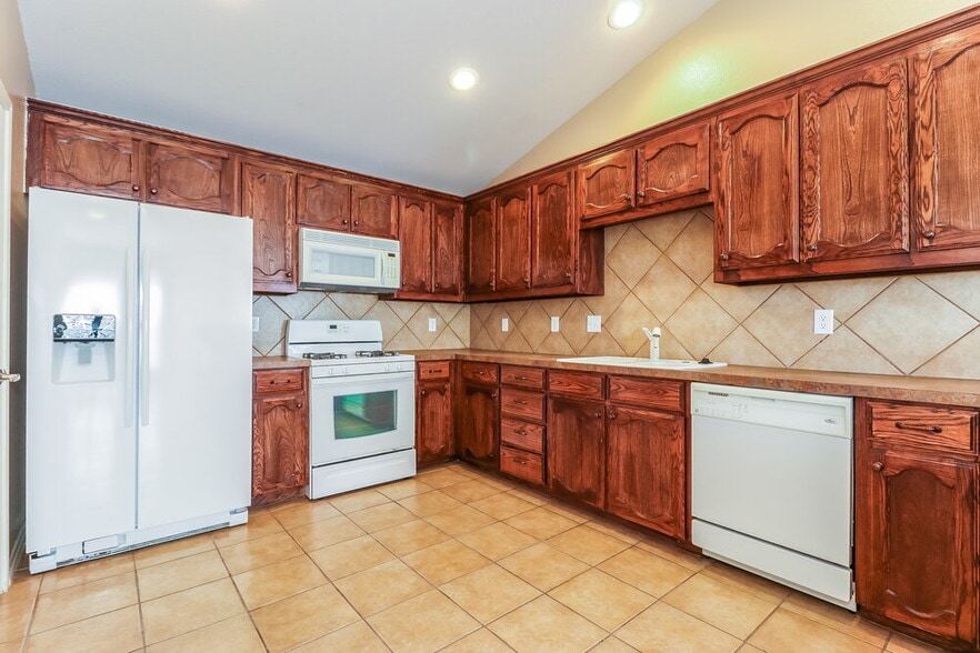 Building Photo - 6440 Regina Dr