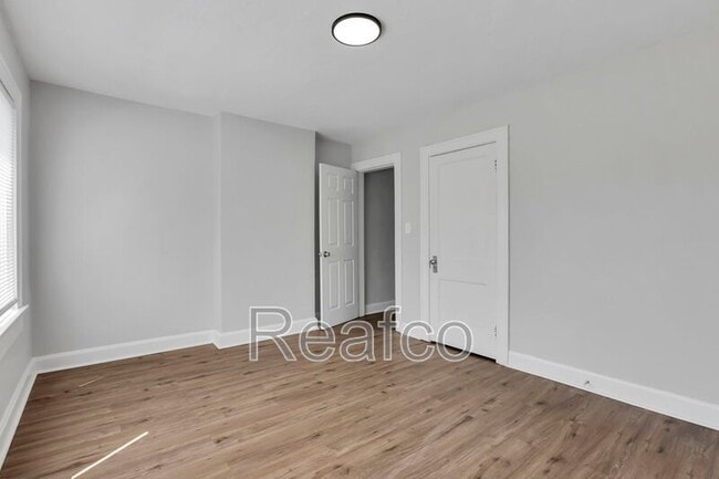 Building Photo - 74 N Powell Ave